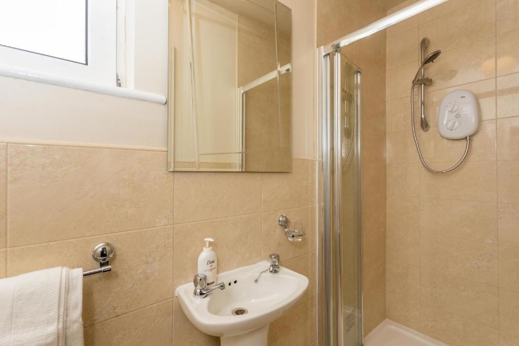 Town Square Townhouse - Best Location In Galway Exterior photo